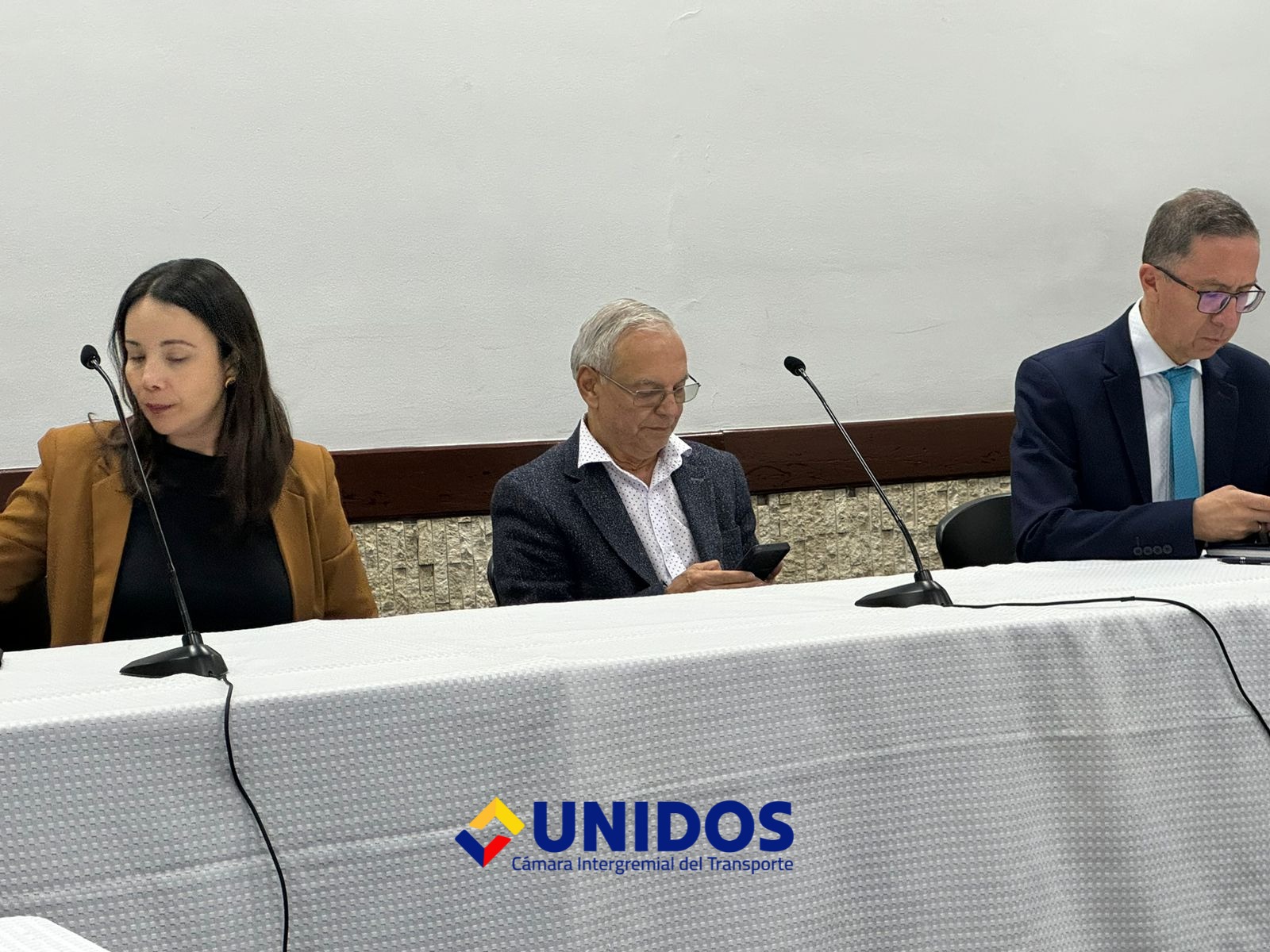 Ministro de Hacienda en negociación de precio de ACP