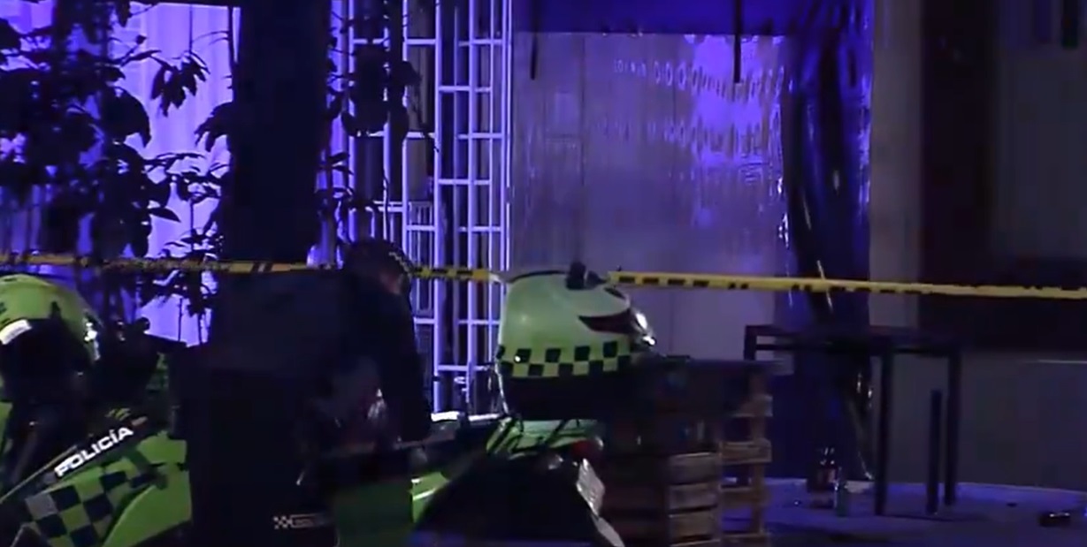 Las autoridades se hicieron presentes en el lugar, entre ellas la Sijín y la Policía Metropolitana, para investigar lo ocurrido, recolectar pruebas e información que ayude a esclarecer el caso, además de revisar las cámaras de seguridad del sector. Foto: @CityNoticiasTv