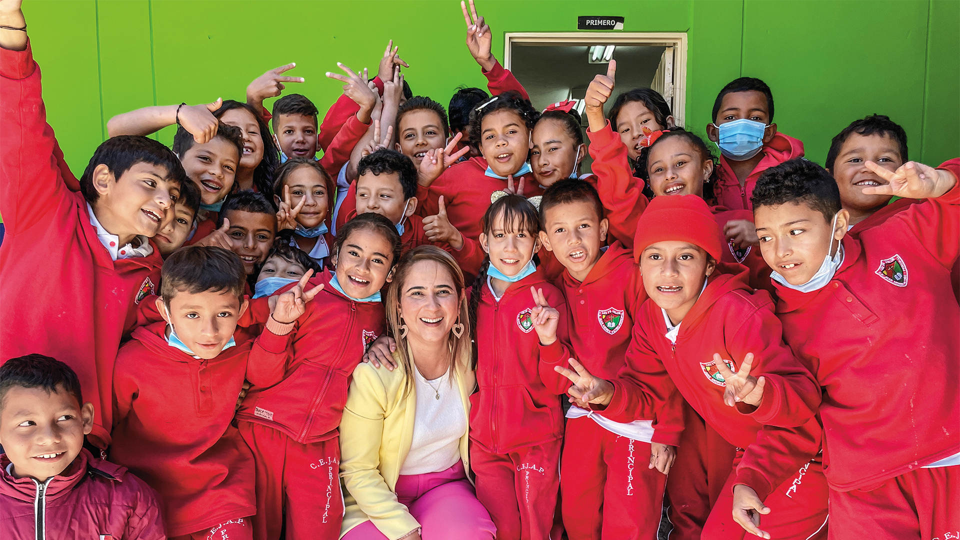 La Alcaldía de Medellín se fijó la meta de cerrar el año con la entrega de 70.000 computadores y una meta total de 150.000 antes de cerrar el gobierno local.