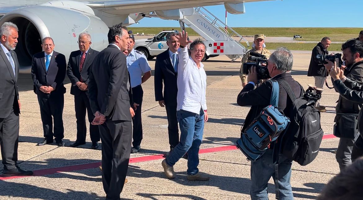 Gustavo Petro  llegó a Uruguay