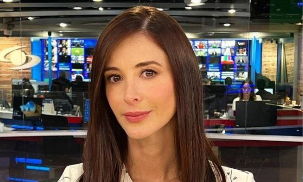 Los compañeros de Caracol Noticias le han deseado pronta recuperación a la periodista Alejandra Giraldo, ausente por estos días en el noticiero.