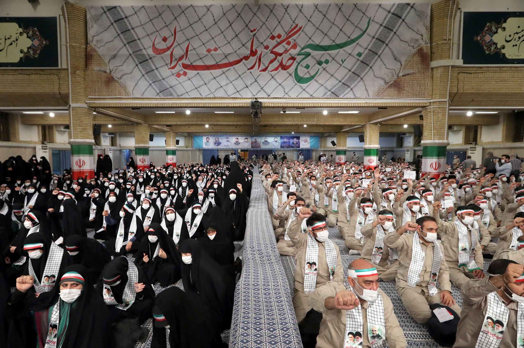 Fuerzas de la milicia Basij asisten a una reunión con el Líder Supremo de Irán, el ayatolá Ali Jamenei, en Teherán, Irán, 26 de noviembre de 2022. Oficina del Líder Supremo iraní/WANA (West Asia News Agency)/Handout via REUTERS ATENCIÓN EDITORES - ESTA IMAGEN HA SIDO SUMINISTRADA POR TERCEROS. NO RESALES. NO ARCHIVOS