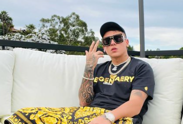 Artista colombiano, representante del género urbano.