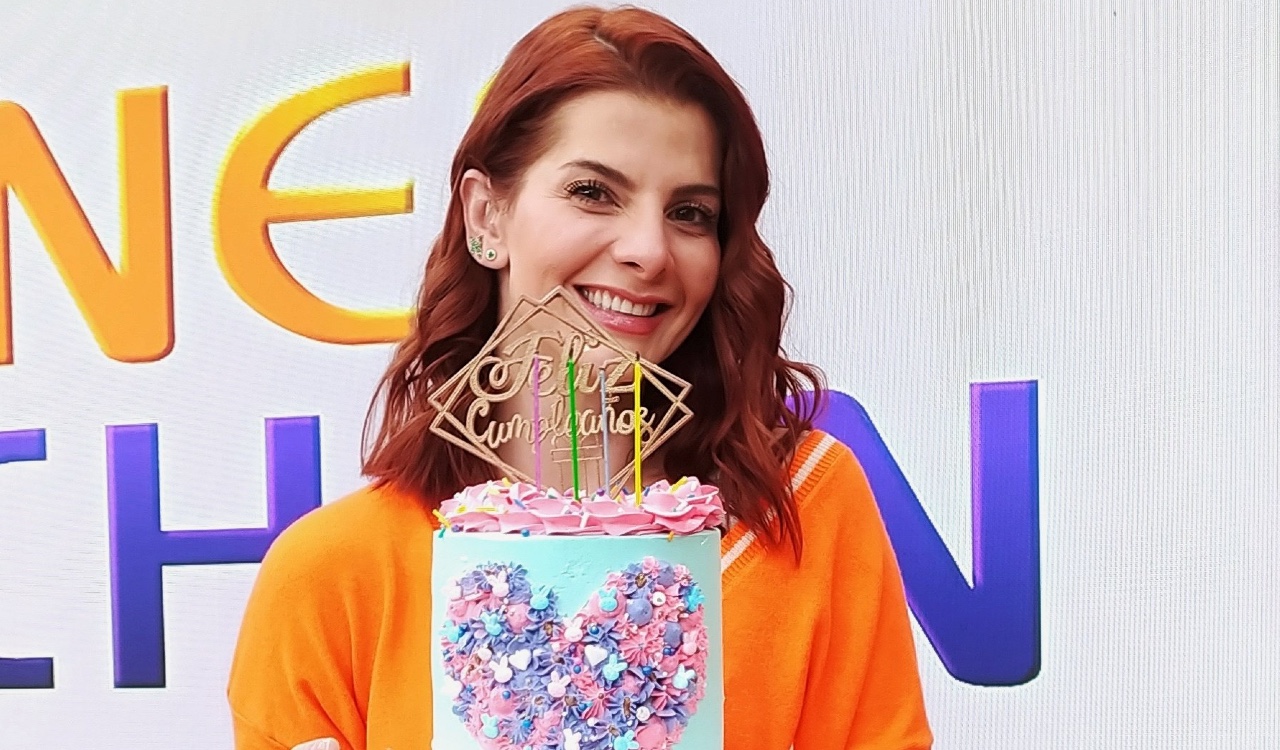 Carolina Cruz rompió la piñata por su cumpleaños y 'asustó' a sus compañeros de Día a Día