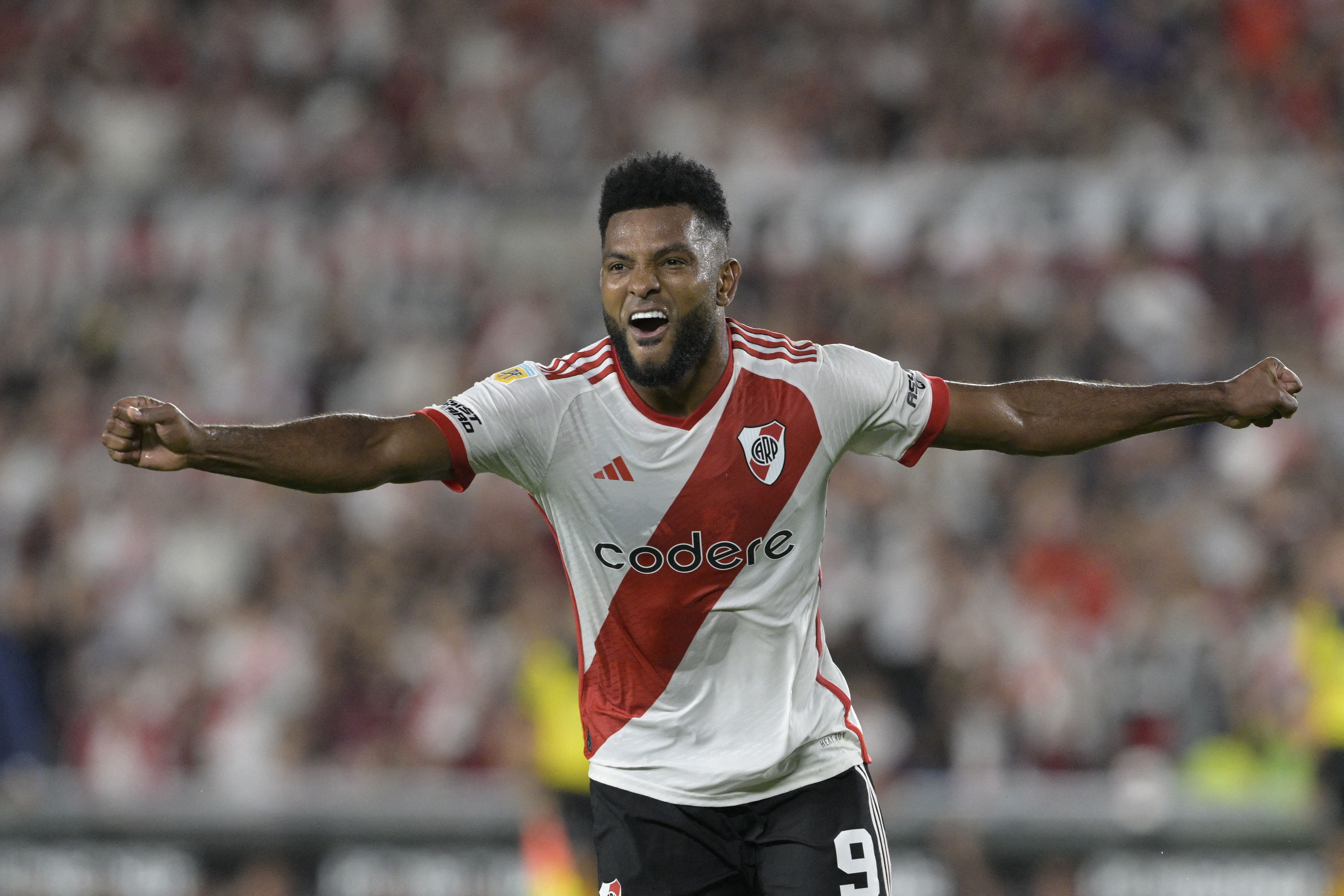 Miguel Borja marcó un nuevo gol ante Independiente