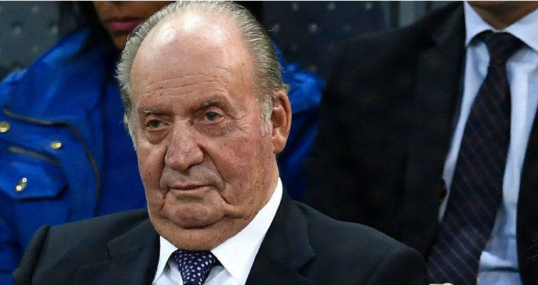 El rey Juan Carlos anunció el 3 de agosto que dejaba España por el bien de su hijo, el rey Felipe VI. Juan Carlos ha estado envuelto en graves escándalos de corrupción. 