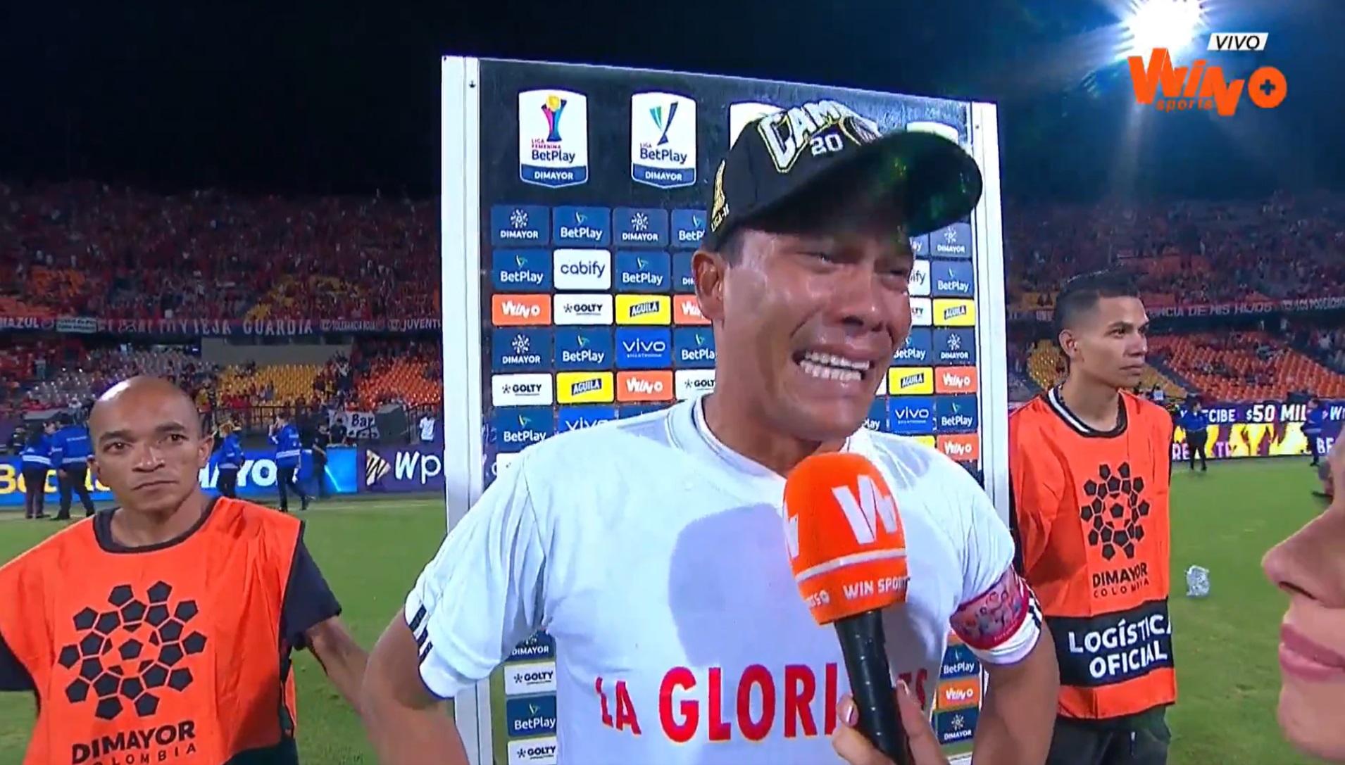 Entre lágrimas, el jugador del Junior de Barranquilla le dedica el triunfo del equipo tiburón contra Independiente Medellín, al coronarse campeón, a su madre fallecida. Foto: WinSports