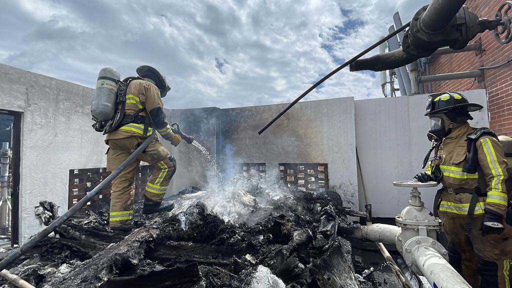 Cuerpo de Bomberos atiende un incendio en el Norte de Bogotá.