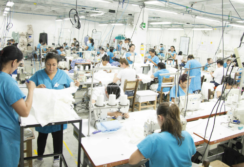 Así es trabajar en una línea de producción textil