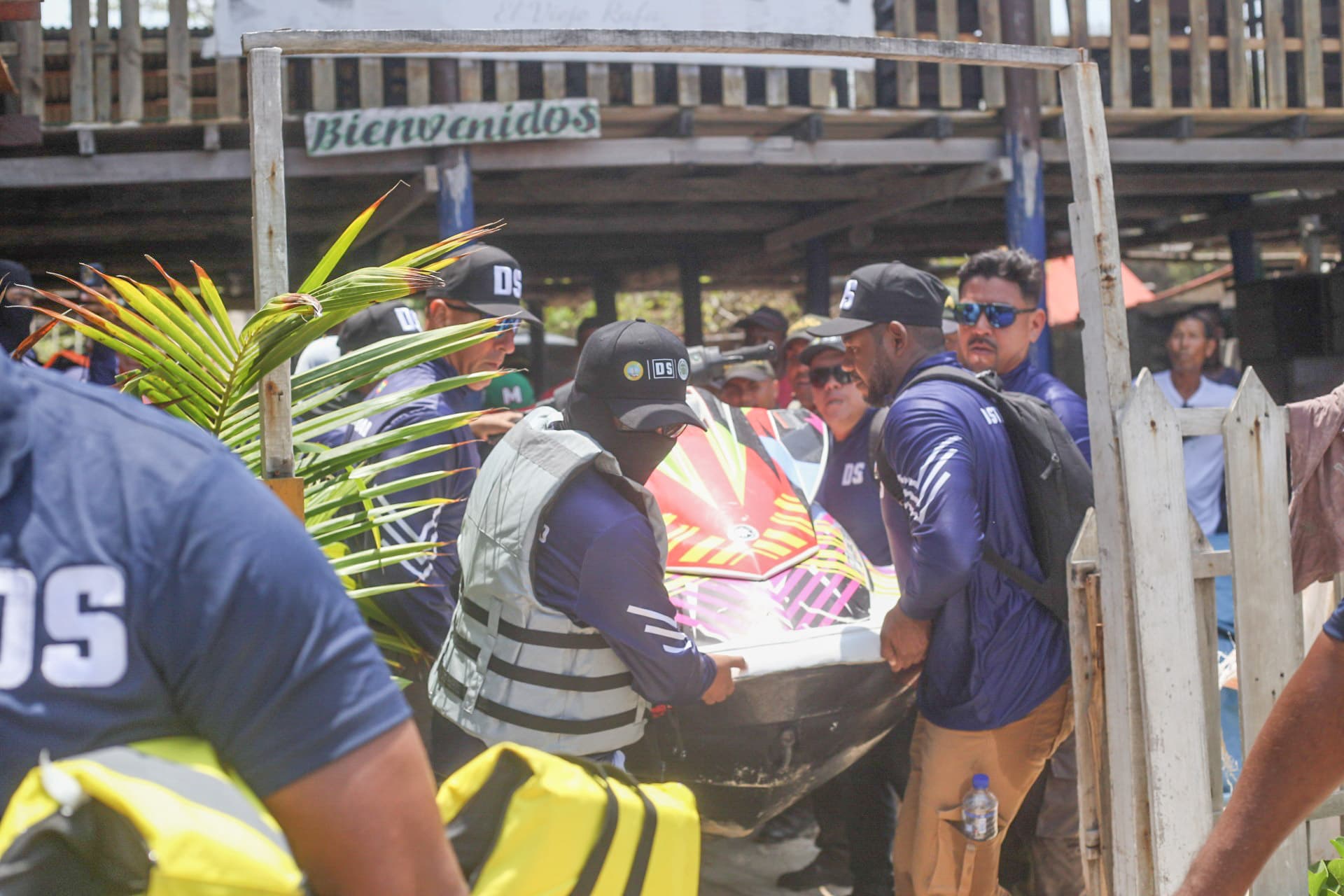 Operativo en Playa Blanca, Cartagena.