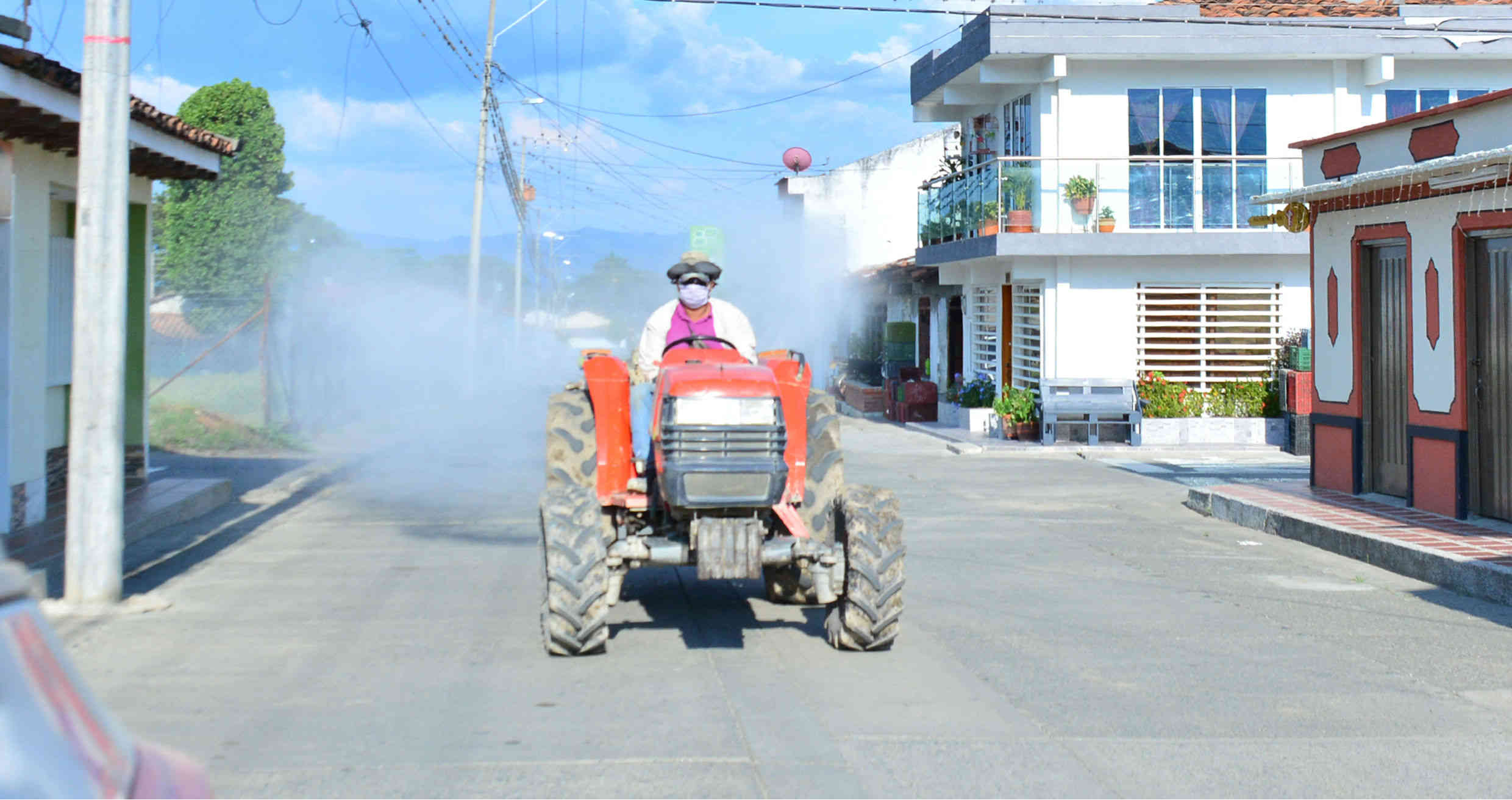 Tractores fumigadores en Toro- Coronavirus