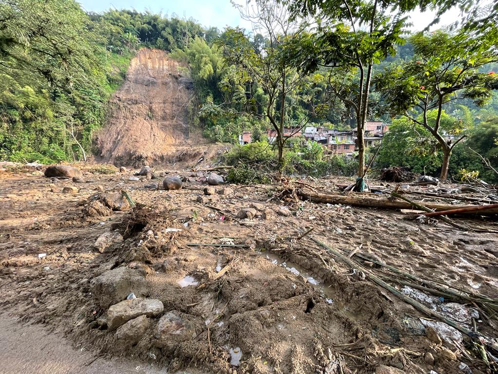 Tragedia en Pereira: 15 muertos y desaparecidos por derrumbe, entre ellos dos niños.