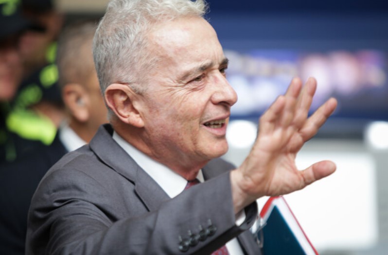 El expresidente Álvaro Uribe Vélez en los juzgados de Paloquemao.
