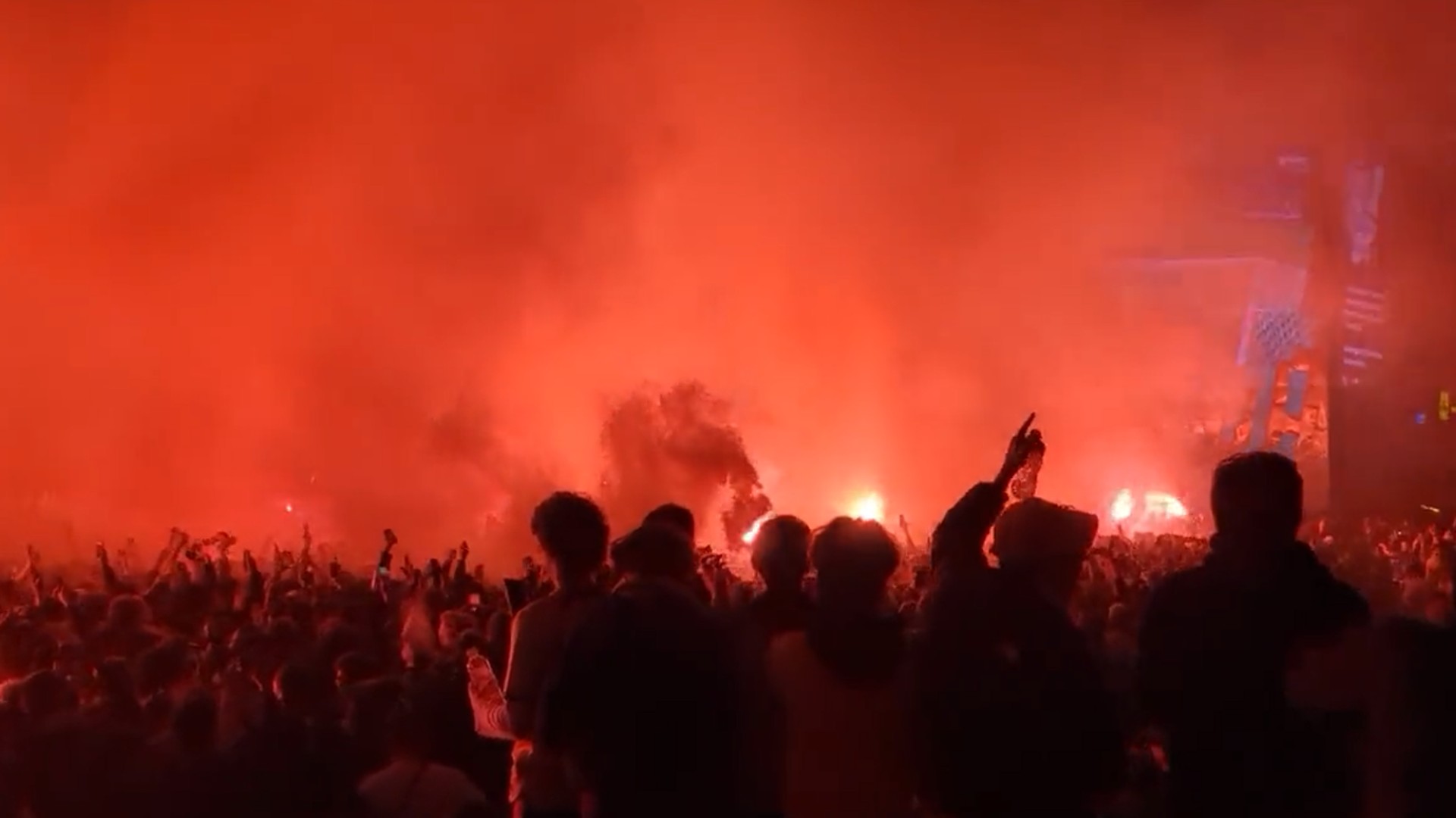 Miles de aficionados salieron a las calles de Melbourne para celebrar el paso de Australia a los octavos de final del Mundial Qatar 2022.