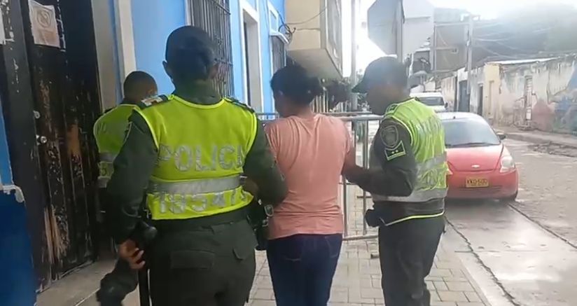 Madrastra capturada por maltratar a sus hijastros.