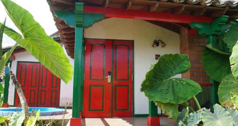 Hotel termales del Otoño | Turismo Colombia: Termales del Otoño, aferrado al fútbol para sobrevivir 