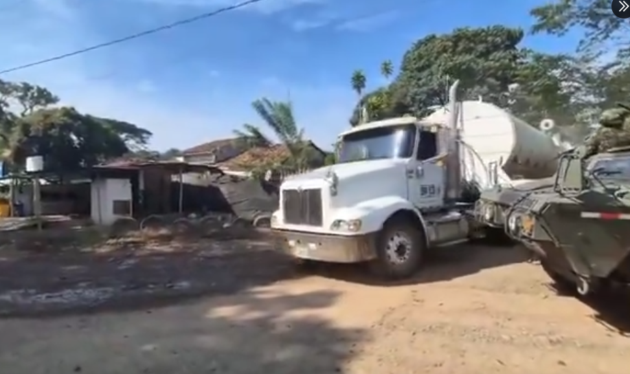 Grupos residuales estarían detrás del hurto del vehículo y el secuestro de sus ocupantes.