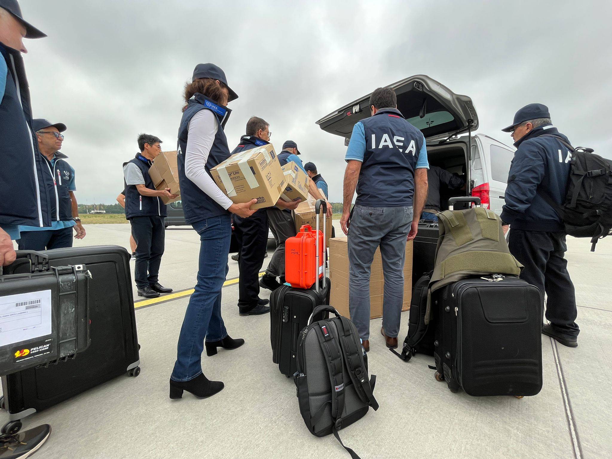 La misión del OIEA partió de Viena para ir a la central de Zaporiyia, en Ucrania.