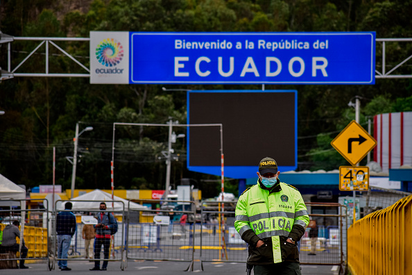 los ciudadanos extranjeros que ingresen en el país por dichas fronteras tienen que presentar el certificado de antecedentes del país de origen o de residencia durante los últimos cinco años. (Photo by: Camilo Erasso/Long Visual Press/Universal Images Group via Getty Images)