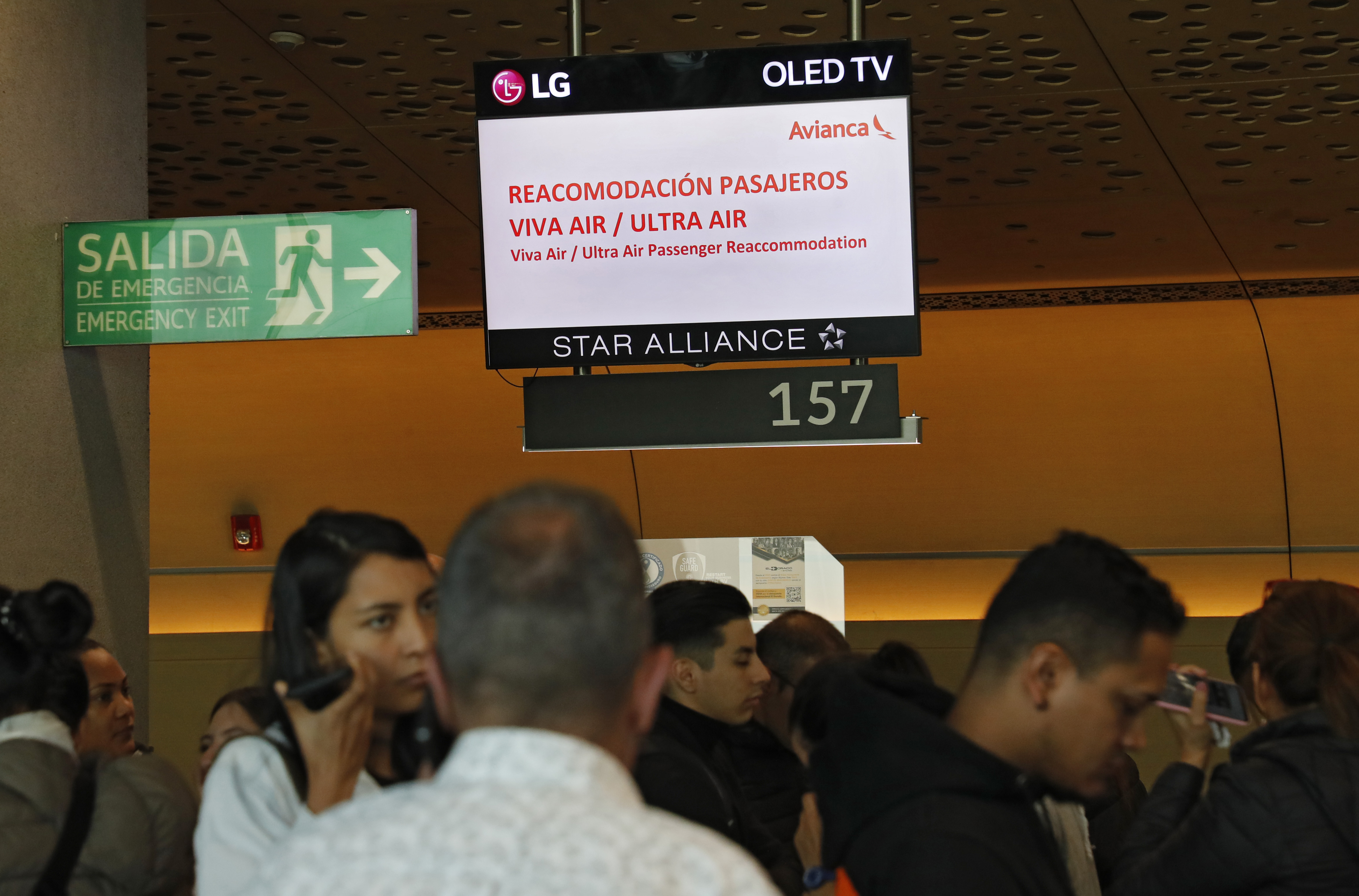 Situación de pasajeros en el aeropuerto El Dorado tras el cierre de la aerolínea de bajo costo Ultra Air