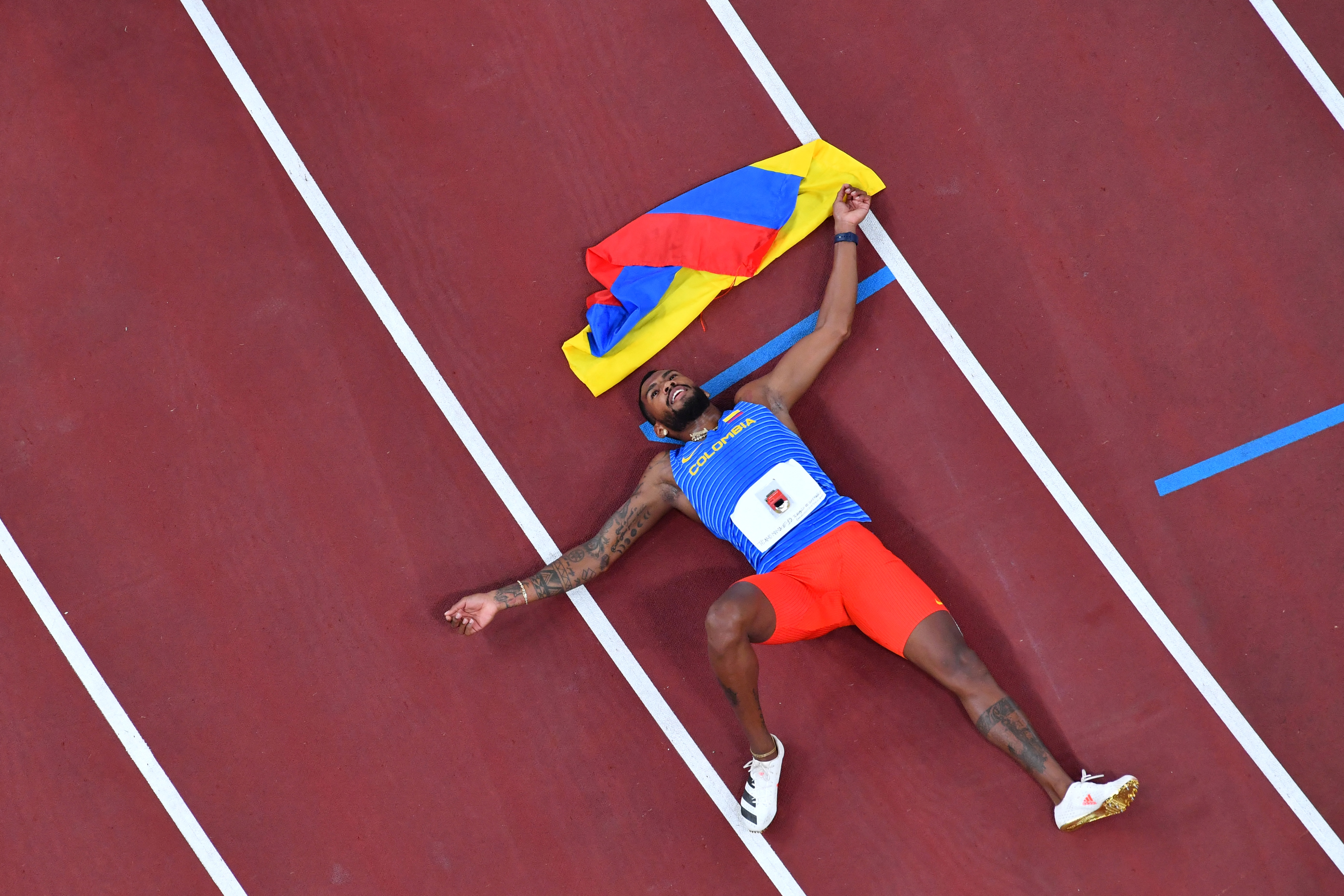 Silver medallist Colombia's Anthony Jose Zambrano celebrates after the men's 400m final during the Tokyo 2020 Olympic Games at the Olympic Stadium in Tokyo on August 5, 2021. (Photo by Ben STANSALL / AFP)