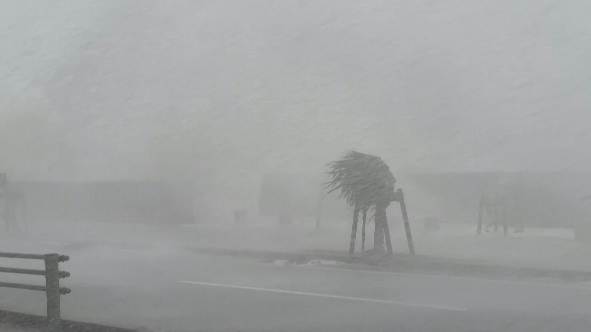 Un hombre de 90 años murió tras quedar atrapado en un garaje que se derrumbó.