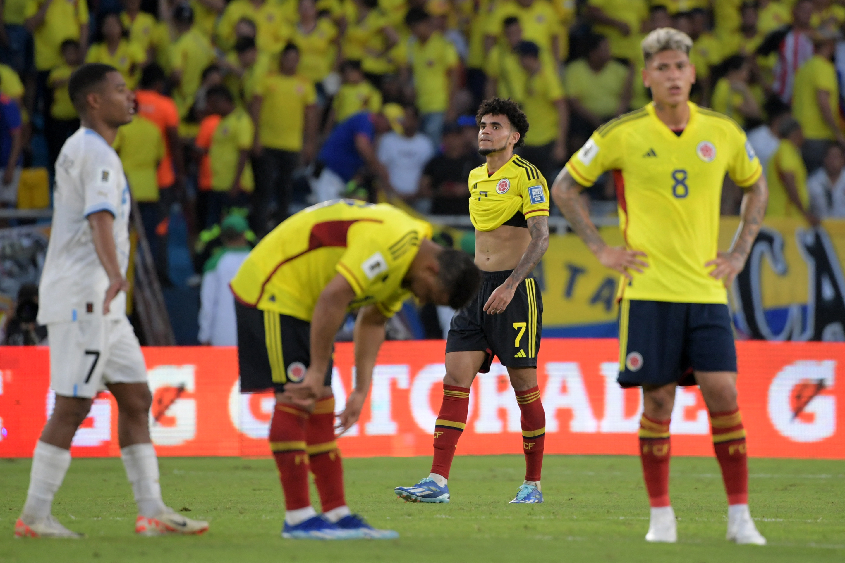 Colombia deja escapar dos puntos en Barranquilla tras empatar 2-2 con  Uruguay