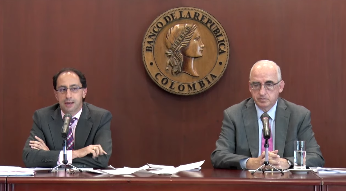 El ministro de Hacienda, José Manuel Restrepo, junto con el gerente del Banco de la República, Leonardo Villar.