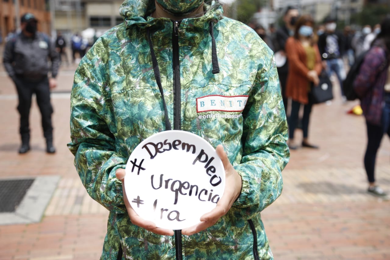 Protesta comerciantes de Asobares Platos rotos