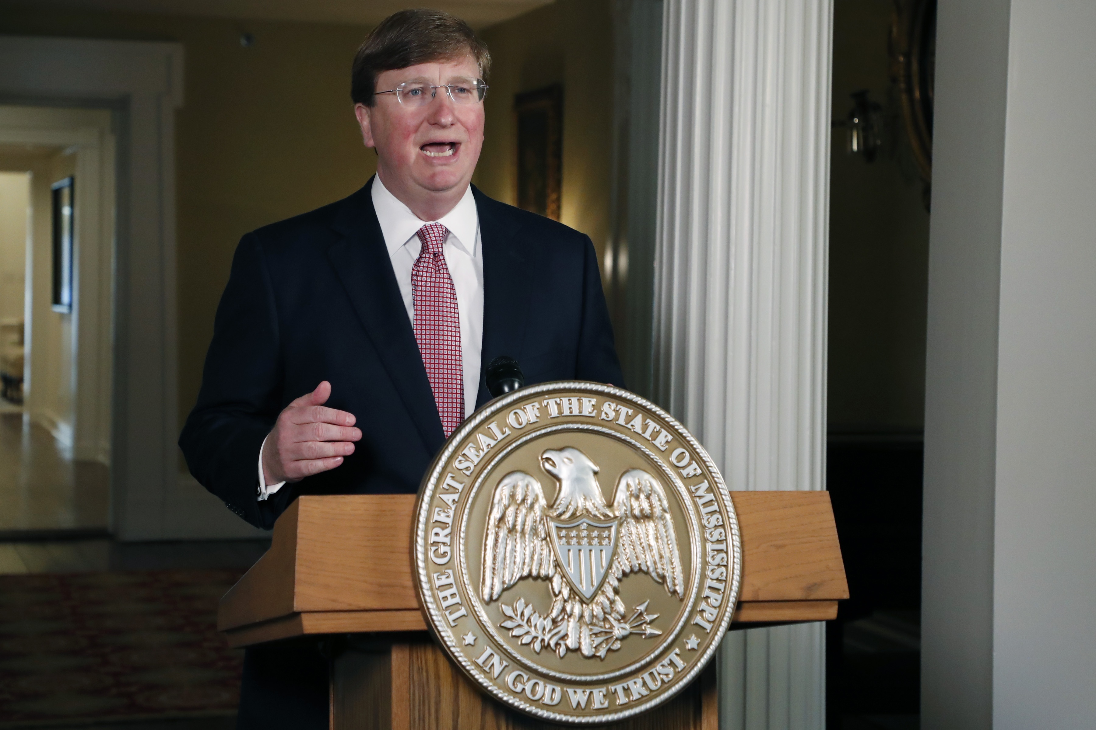 Tate Reeves, gobernador de Misisipi.(Photo by Rogelio V. Solis-Pool/Getty Images)