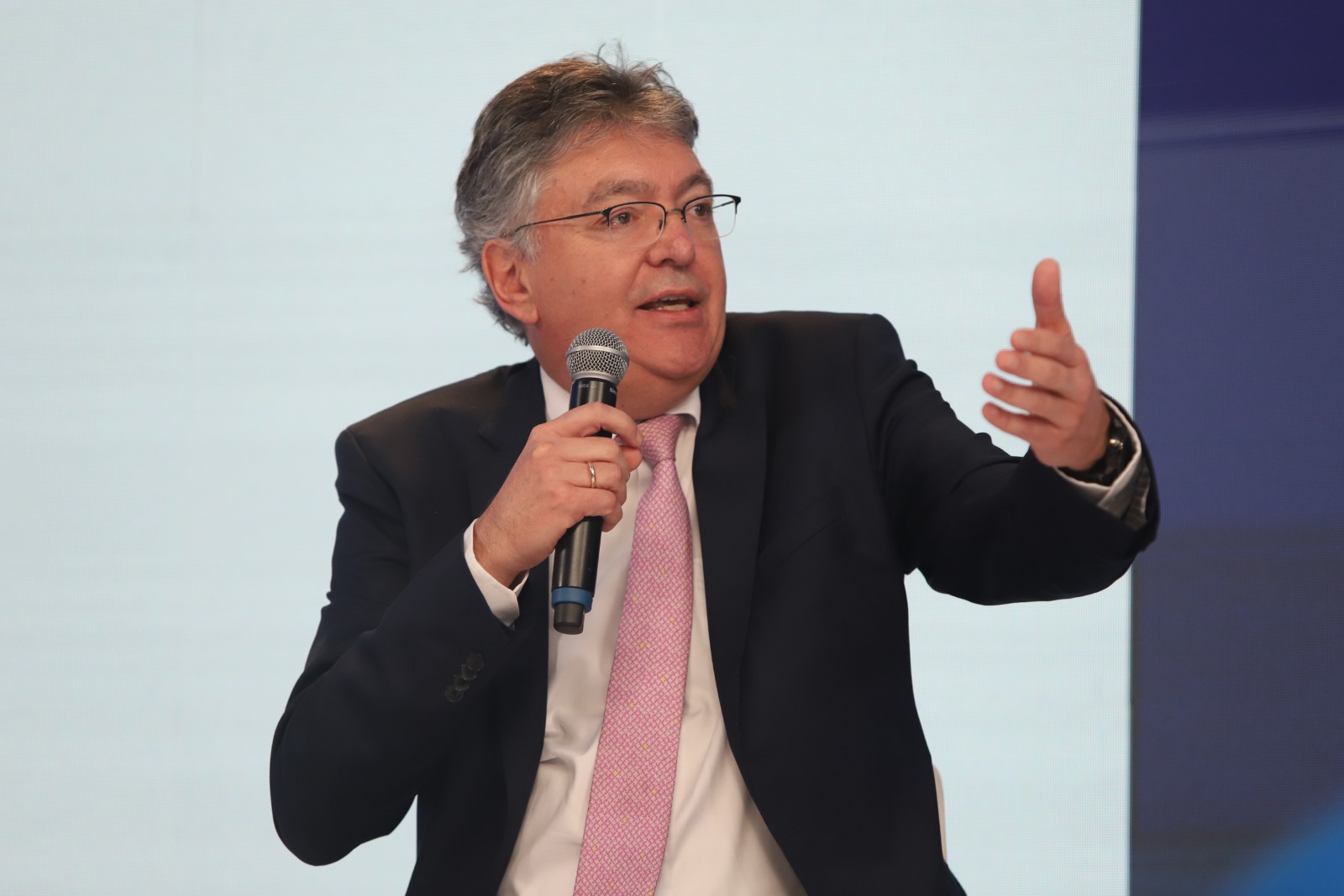 Mauricio Cárdenas Santamaría, profesor de la Escuela de Asuntos
Internacionales y Públicos de la Universidad de Columbia