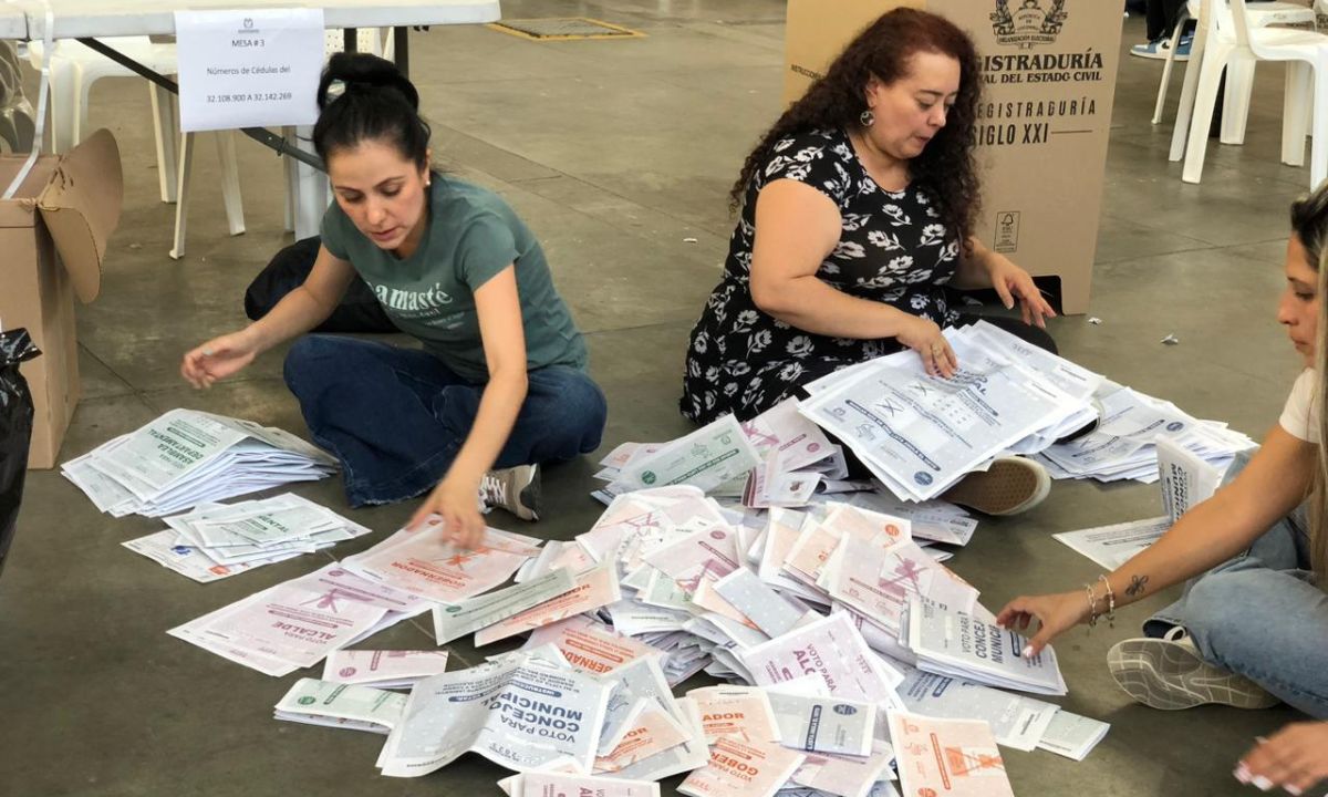 Comienza el conteo de votos para las elecciones de alcaldes y gobernadores en todo el país. Siga en vivo el cubrimiento de SEMANA