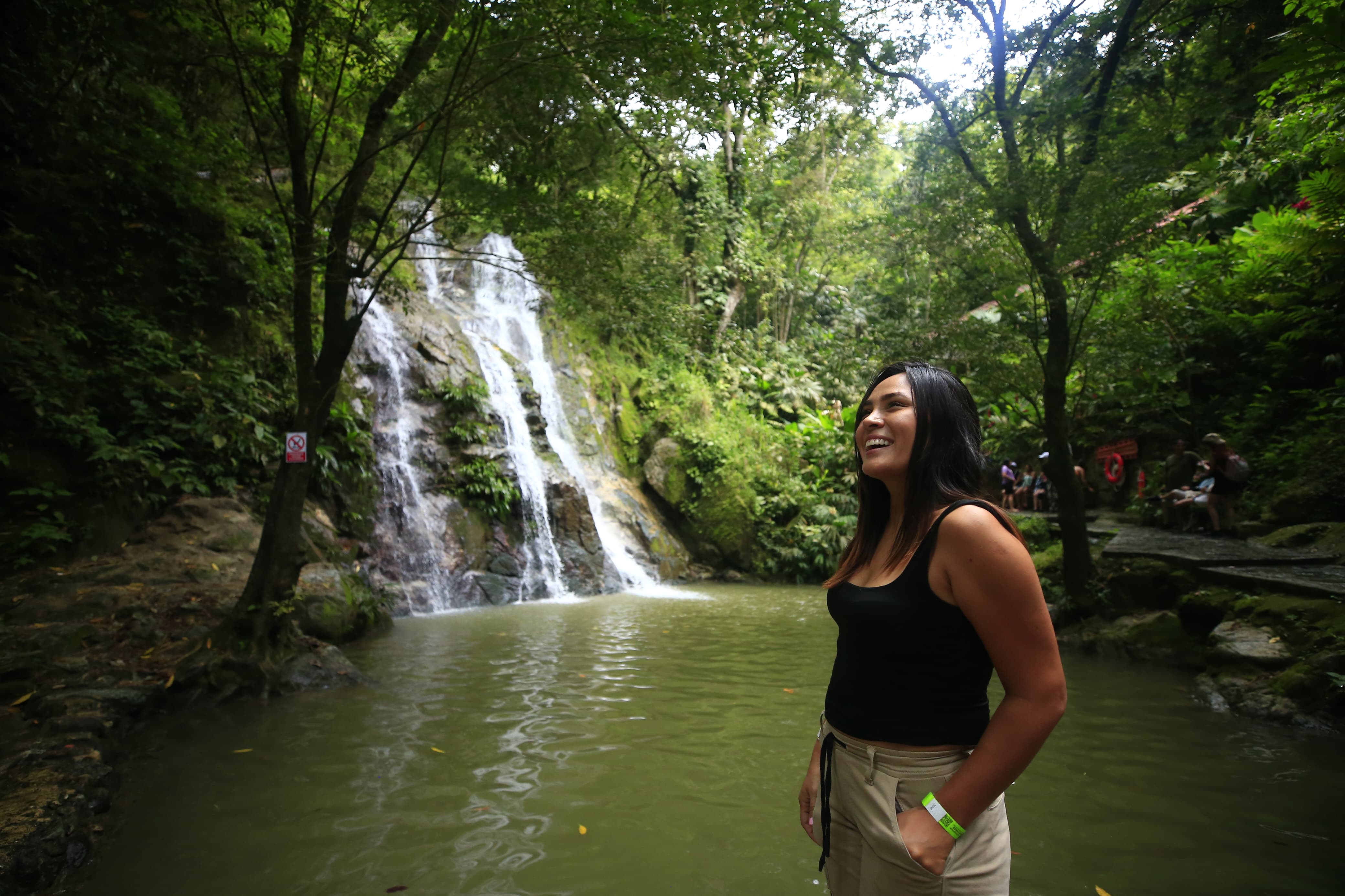 Tanto turistas nacionales como extranjeros visitan Minca por su variedad de planes ecológicos.