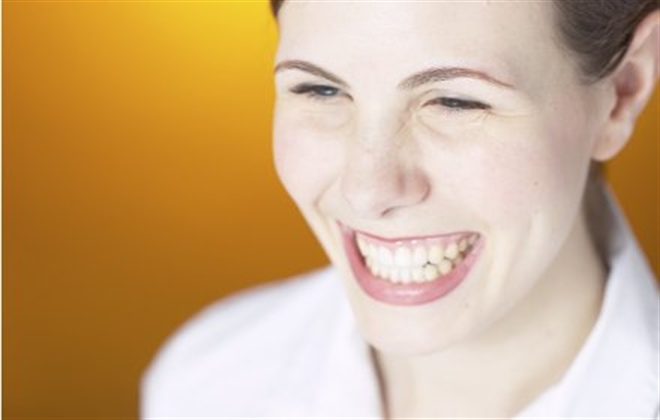 Deben tener los dientes sanos, ser mayores de 17 años, una higiene oral óptima. 