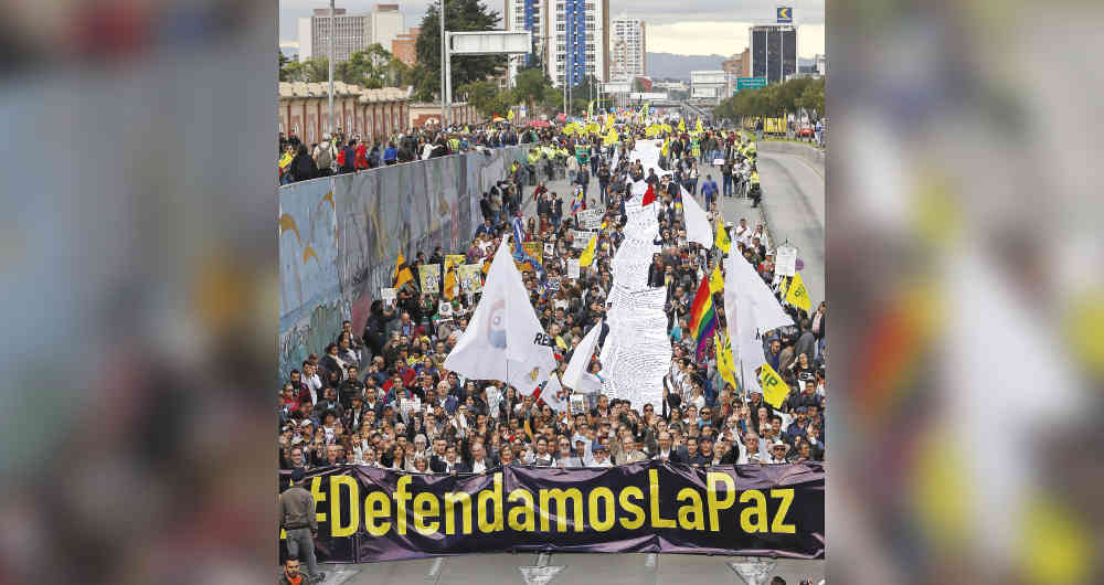 En el último año, los colombianos han salido a las calles a defender la paz y la verdad.