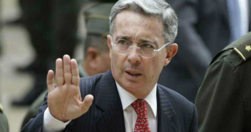 Uribe sale ahora a criticar comunidad internacional por acuerdo con FARC