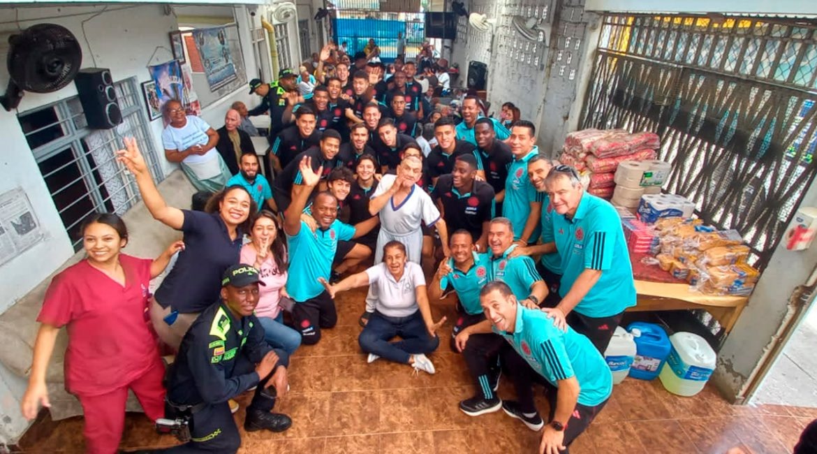 Selección Colombia Masculina Sub-20 dirigida por Héctor Cárdenas está ubicada en el Grupo C junto a Senegal, Japón e Israel. La delegación visitó ancianato.