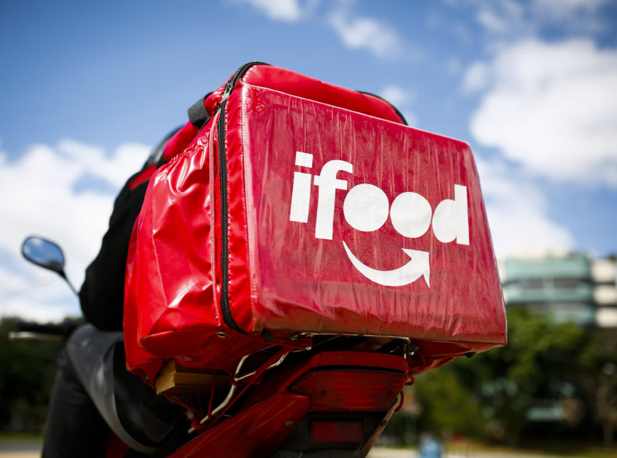 Entregadores de delivery da Ifood, motoqueiros e ciclistas, durante o perriodo da pandemia do coronavirus/ covid-19 , em Brasília.  Sérgio Lima/Poder360 22-05.2020