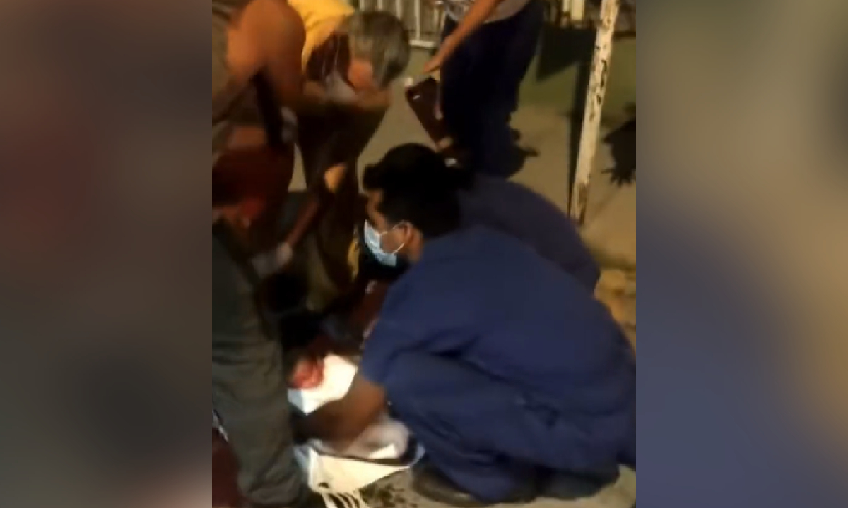 Hospital no permito el ingreso a una madre gestante y esta tuvo que dar a luz en un andén.