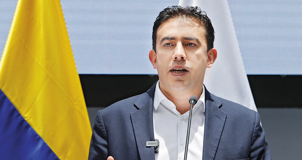  Alexánder Vega ha dicho que no renunciará a su cargo y que en Colombia es imposible hacer fraude electoral. Rechazó los señalamientos en su contra.