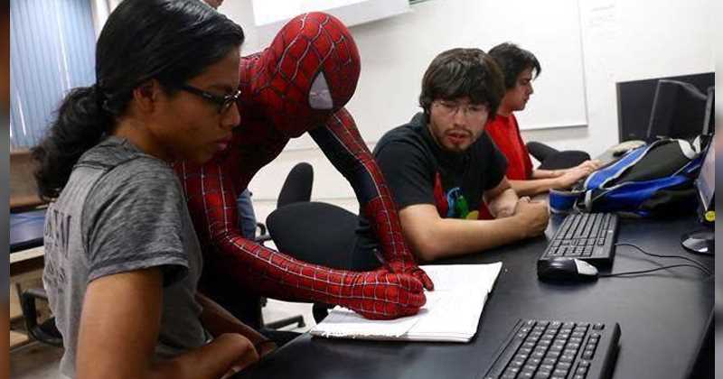 Spiderman dicta clases en México