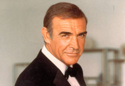 Sean Connery, condució el automovil Aston Martin DB5 en "Goldfinger" serie de James Bond