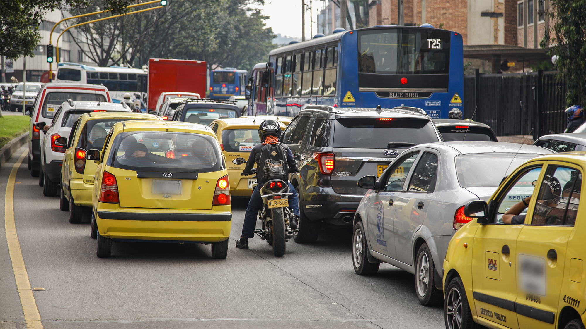 ESPECIAL ESTACIONES DE SERVICIO, ESTACIONES DE GASOLINA, GASOLINERAS, TRÁFICO EN BOGOTÁ, CARRERA 7 CON CALLE 84, REVISTA DINERO, MARZO 28 DE 2019, FOTO: MAURICIO FLOREZ