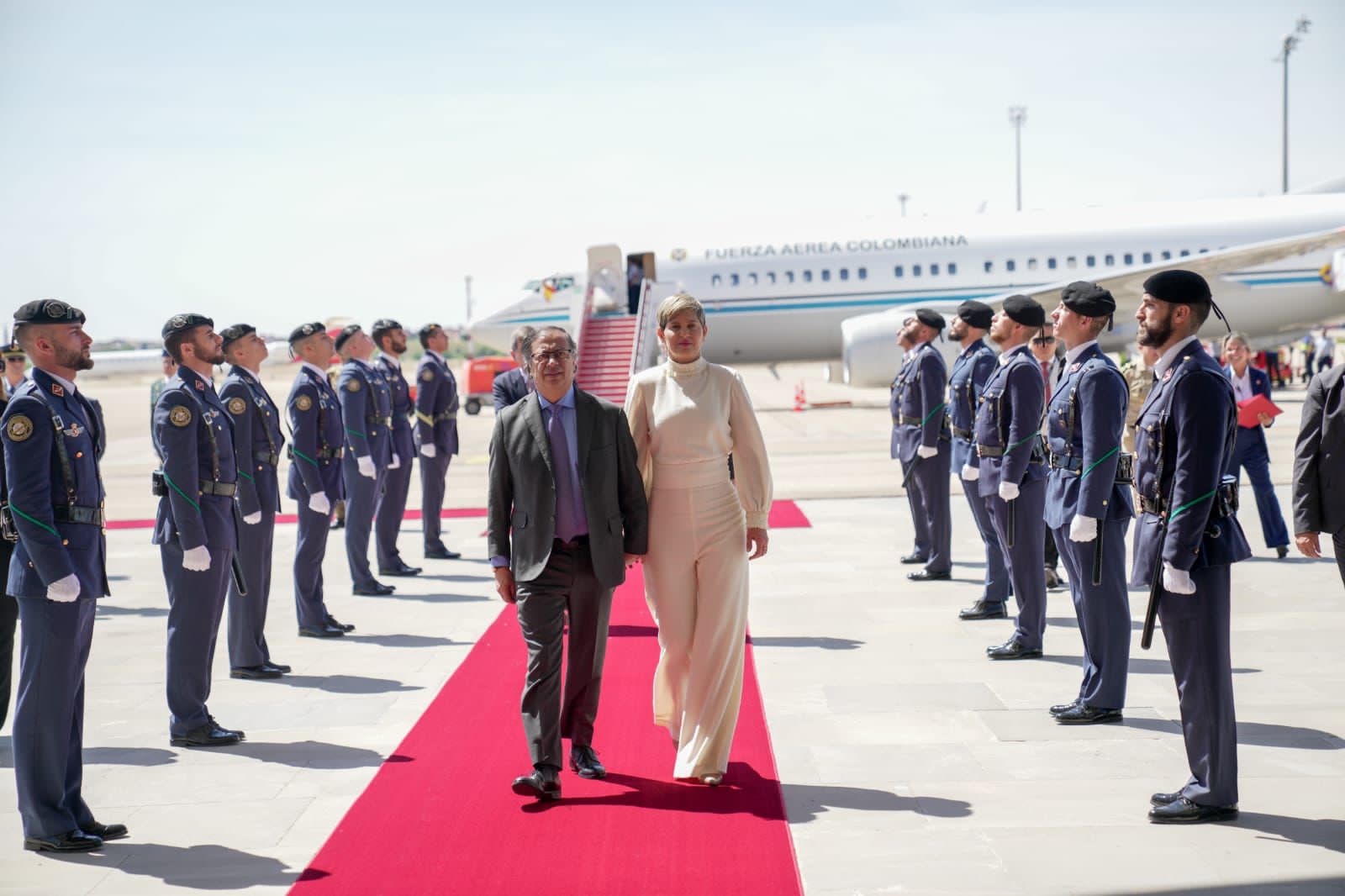 El presidente Gustavo Petro y la primera dama, Verónica Alcocer, llegan a España en medio de su visita de Estado al país ibérico.