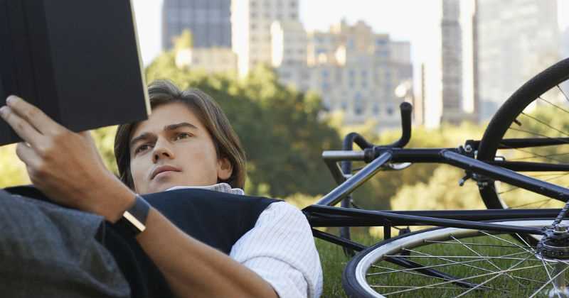 Lea libros en alemán: No solo los clásicos en la lengua de Goethe son recomendables, sino también toda literatura traducida al alemán que esté a su alcance puede contribuir a mejorar sus habilidades en este idioma. Solo hay que animarse y empezar.