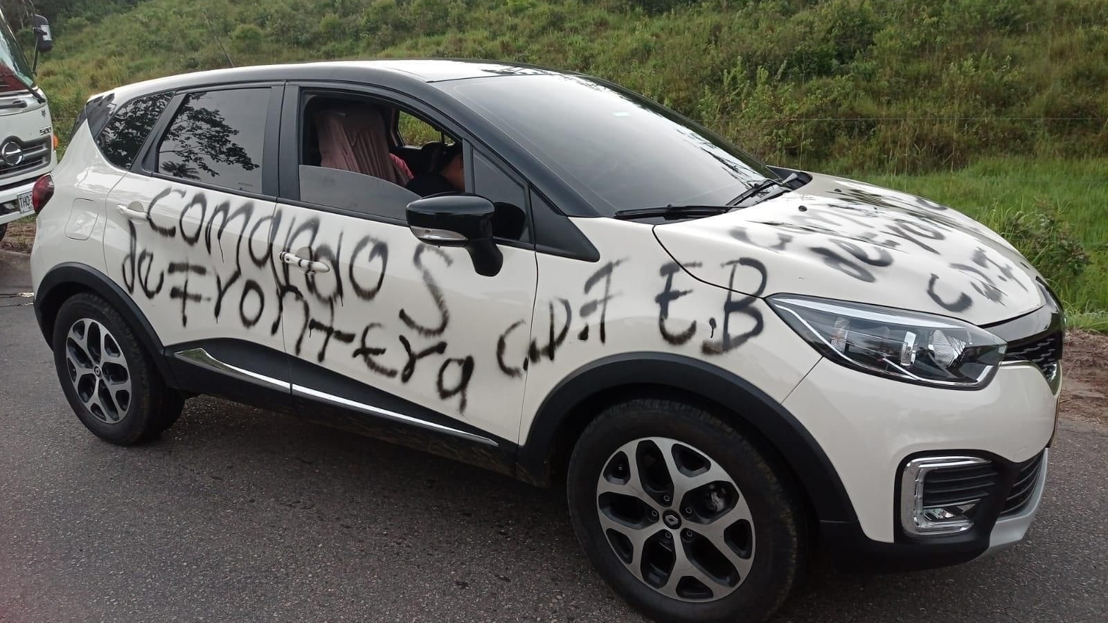 Disidencias instalaron retén ilegal, detuvieron carros y les hicieron grafitis alusivos a los Comandos de Fronteras