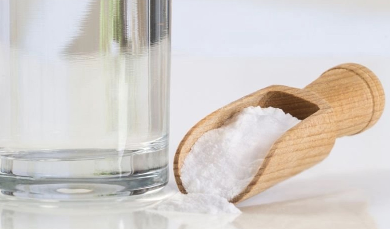 Algo tan sencillo como mezclar agua con sal, trae grandes beneficios para el cuidado del rostro