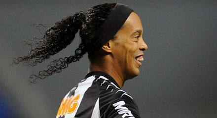 Brasil se aferra otra vez a Ronaldinho para recuperar su gloria