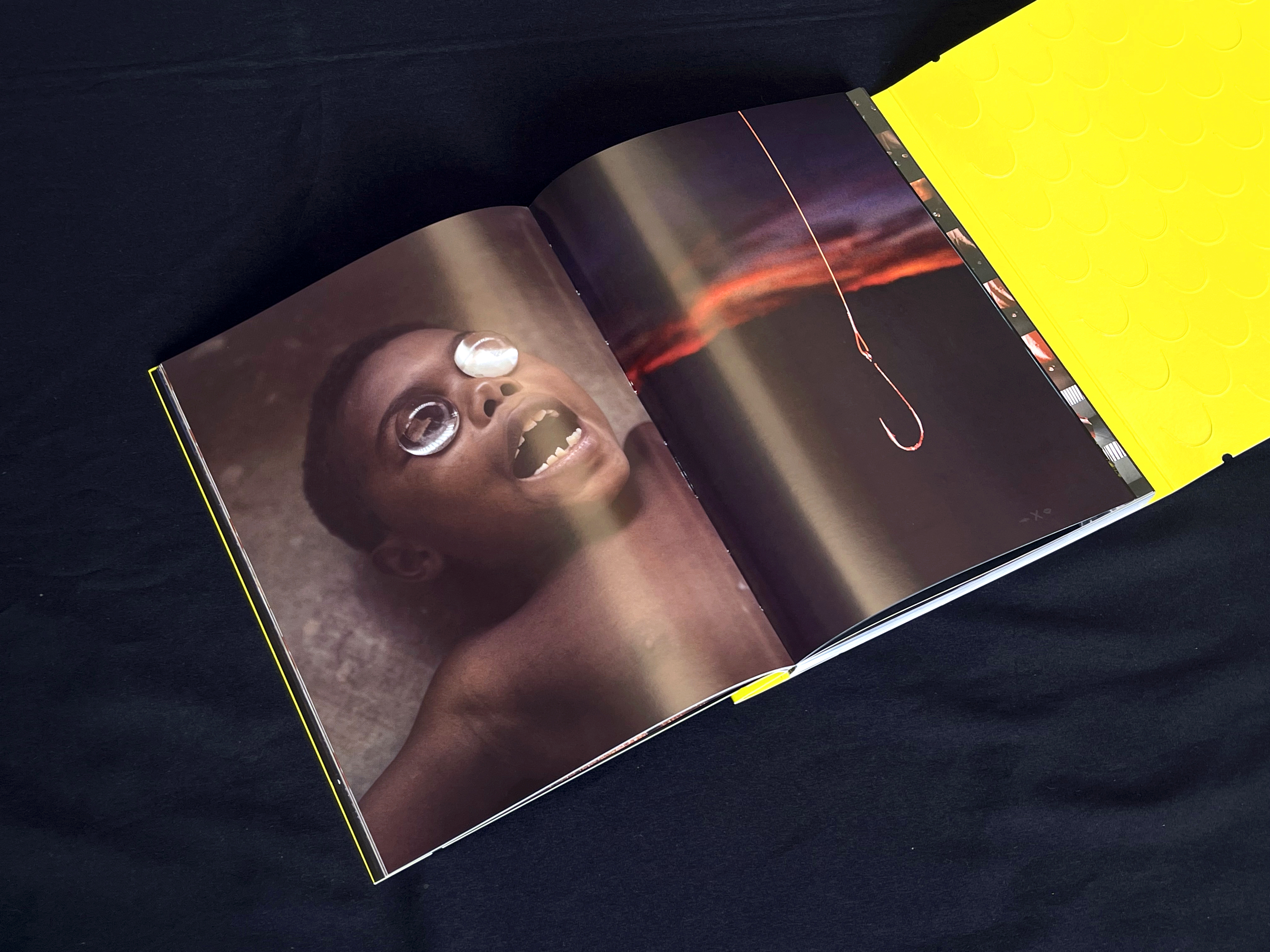 'El pez muere por  la boca', publicado por Raya Editorial y Matiz Editorial