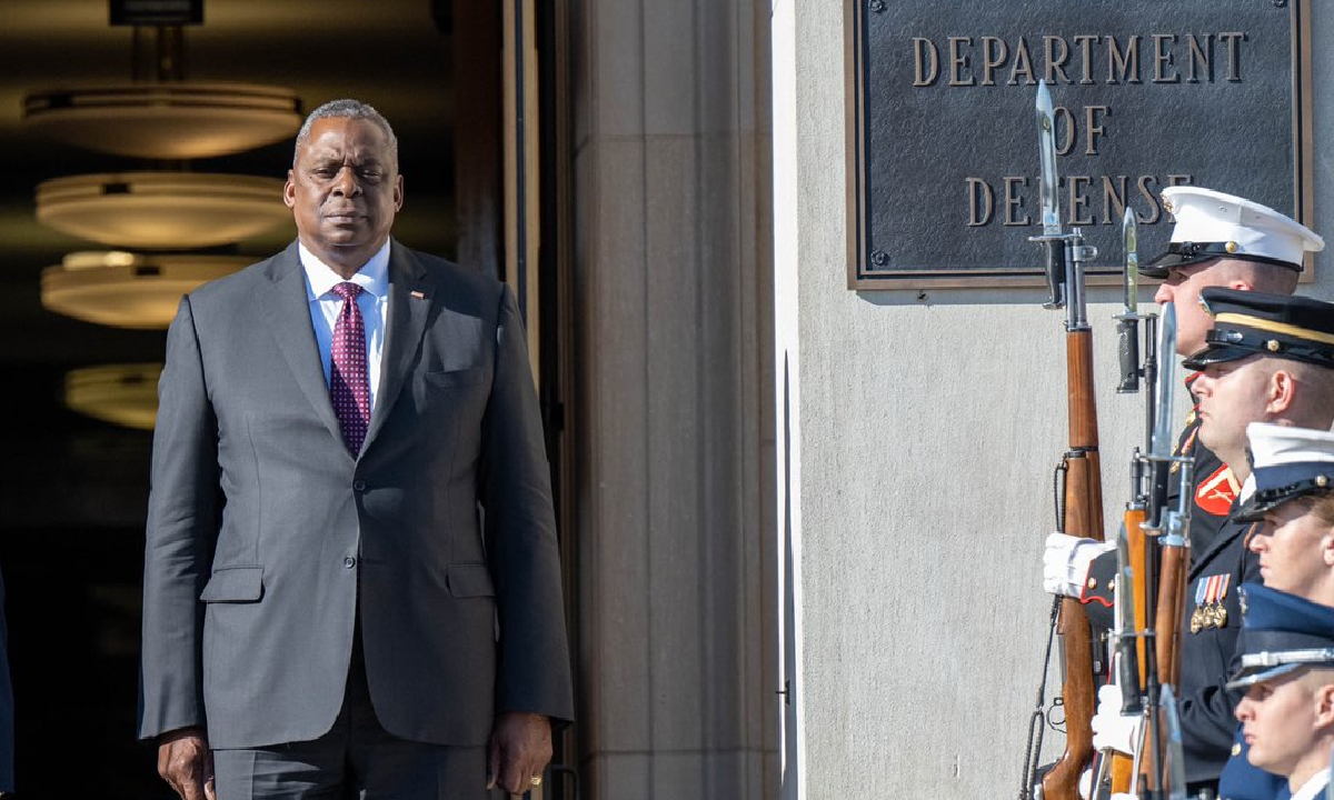 Secretario de defensa de EE. UU., Lloyd Austin, aboga porque, pese a la guerra, no se cierren canales de comunicación con Moscú.